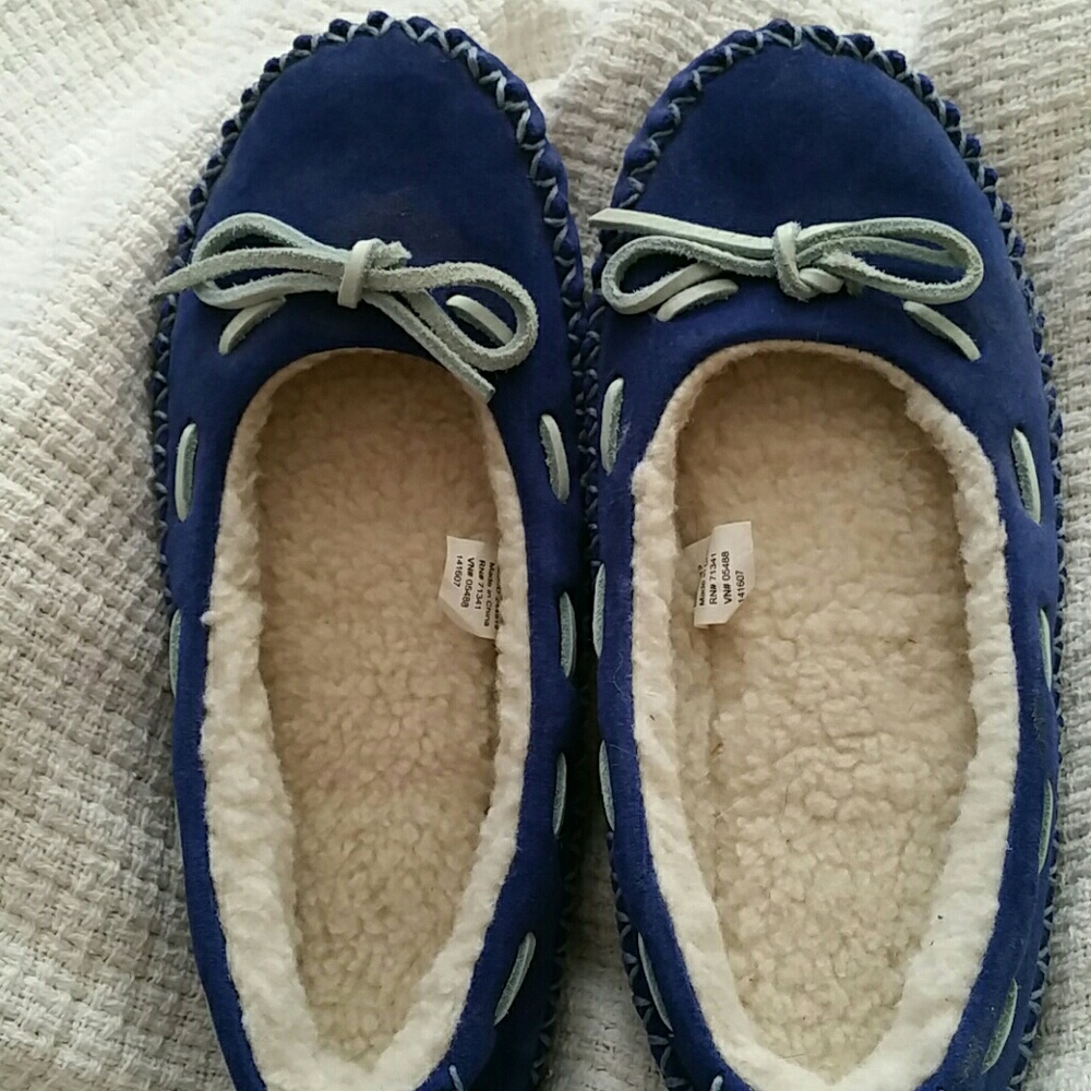 COPY - Cute fuzzy slippers